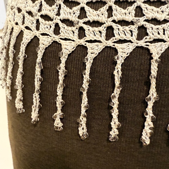 Y2K 90s Hand-Crocheted White Fringe Tank Top w/ Beaded Hem - Picture 4 of 6